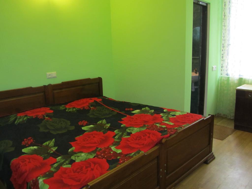 Suliko Guest House Batumi Habitación foto